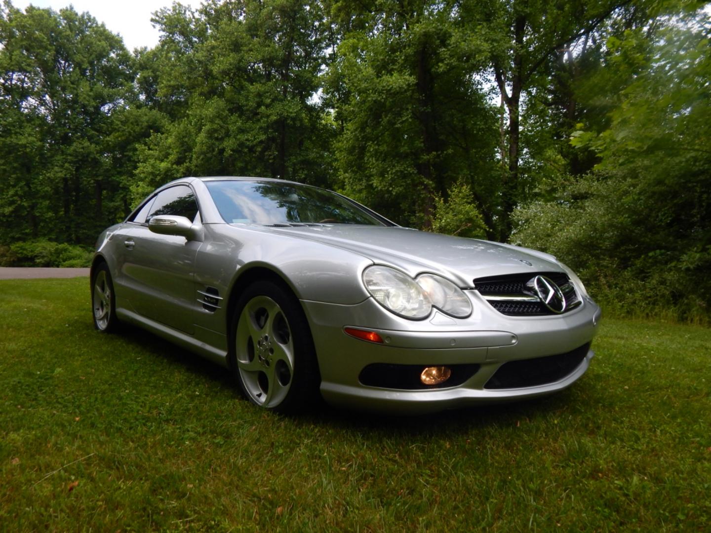 2005 brilliant silver metallic /Dark Gray leather Mercedes-Benz SL-Class sport (WDBSK76F15F) with an 5.5 Liter V12 Bi-turbo engine, 5 speed automatic transmission, located at 6528 Lower York Road, New Hope, PA, 18938, (215) 862-9555, 40.358707, -74.977882 - Here for sale is a Very clean 2005 Mercedes-Benz SL600 with sport package. Under the hood is a 5.5 liter Bi-turbo V12 making 493 horsepower and 590 foot pounds of torque. Its puts all that power to the rear wheels via a smooth shifting 5 speed automatic transmission. Features include; Dark Gray l - Photo#12